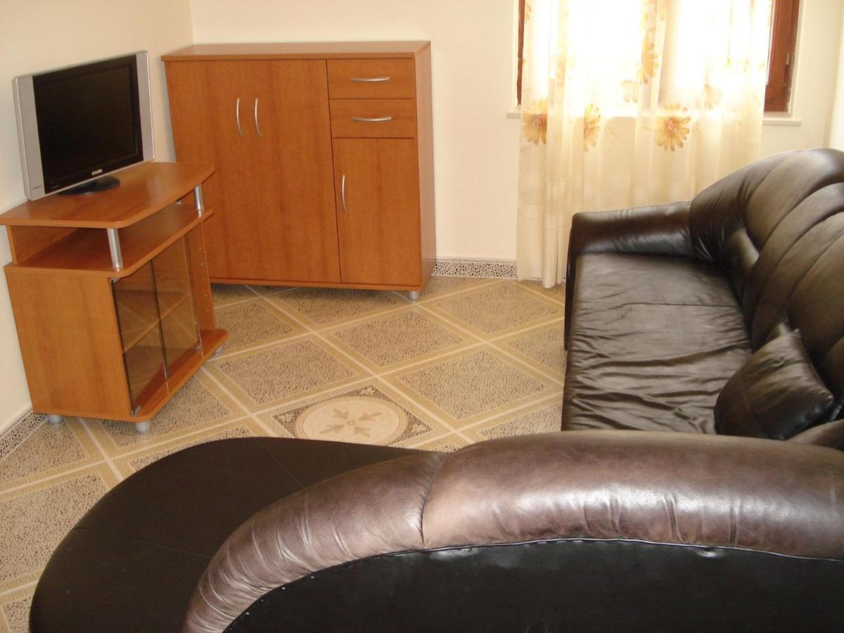 Apartments Villa Angela คิร์ก ห้อง รูปภาพ