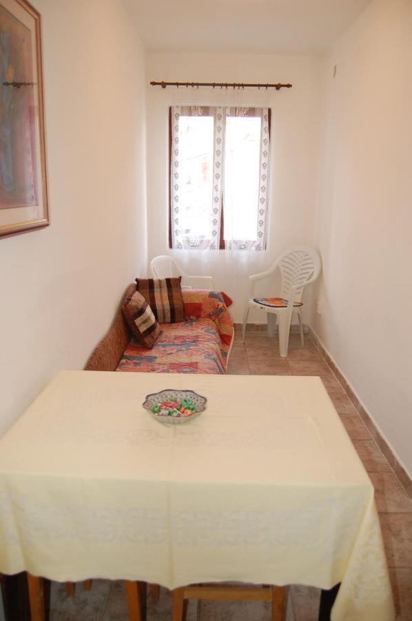 Apartments Villa Angela คิร์ก ภายนอก รูปภาพ